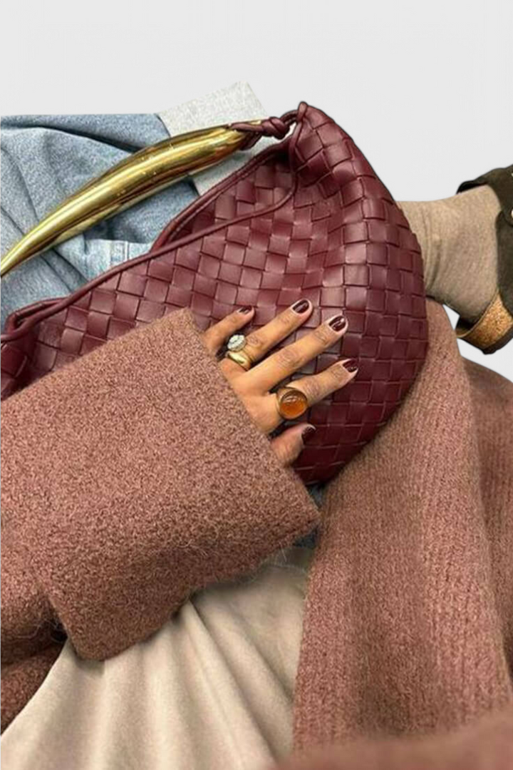 BOLSO TEJIDO CON ASA DORADA