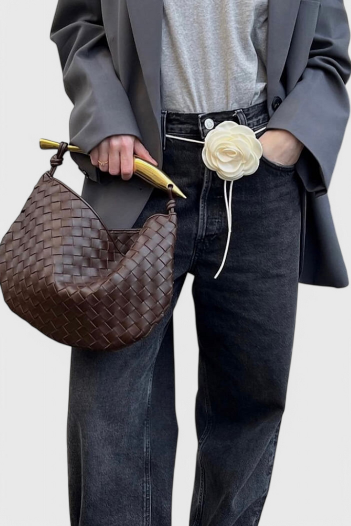 BOLSO TEJIDO CON ASA DORADA